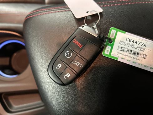 Used 2025 Dodge Durango GT image 22