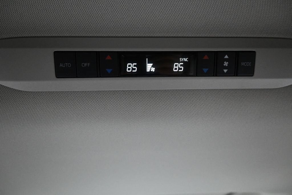 Used 2026 Toyota Sienna XLE FWD image 18