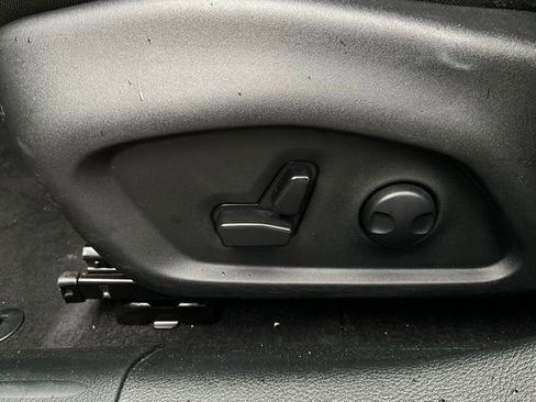 Used 2025 Jeep Compass Limited image 11