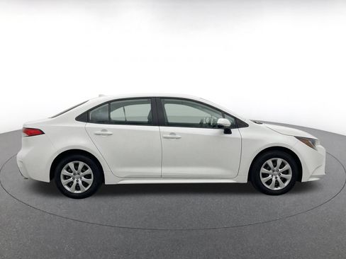Used 2025 Toyota Corolla LE FWD image 10