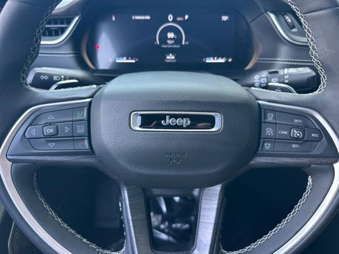 Used 2025 Jeep Grand Cherokee L Limited w/ Luxury Tech Group II AWD/4WD image 23