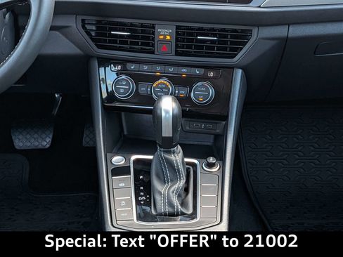 Used 2021 Volkswagen Jetta SE FWD image 22