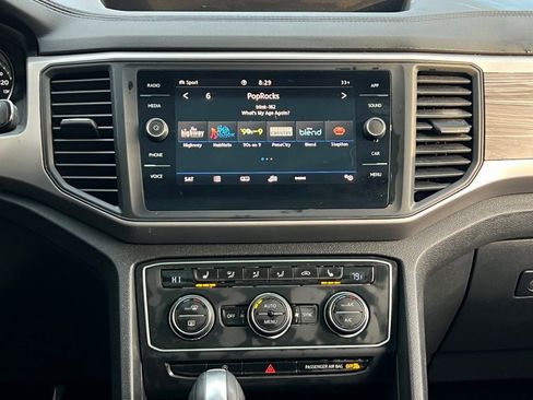 Used 2020 Volkswagen Atlas Cross Sport SE w/ Panoramic Sunroof Package image 20