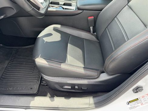 Used 2025 Nissan Sentra SR w/ SR Premium Package FWD image 15