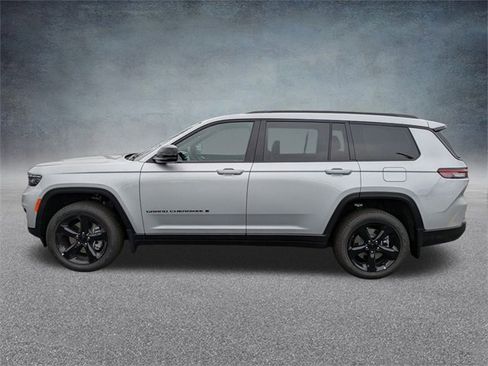 New 2025 Jeep Grand Cherokee L Limited w/ Black Appearance Package image 9