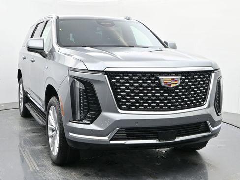 New 2026 Cadillac Escalade 4WD w/ LPO, Floor Liner Package image 8