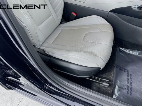 Used 2024 Hyundai Elantra Limited image 35