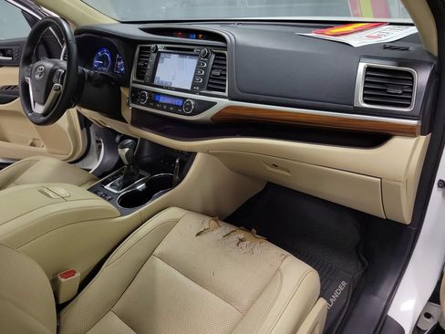 Used 2018 Toyota Highlander Limited Platinum AWD/4WD image 26