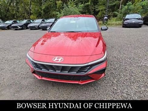 Used 2025 Hyundai Elantra Sport image 9