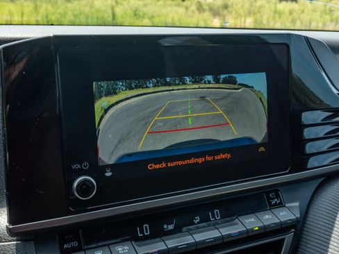 Used 2025 Toyota Camry SE w/ Convenience Package FWD image 23