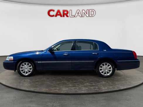 Used 2010 Lincoln Town Car Signature Limited RWD image 2