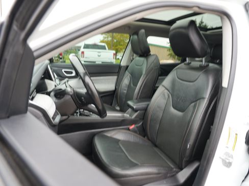 Used 2022 Jeep Compass Latitude w/ Sun and Sound Group AWD/4WD image 13