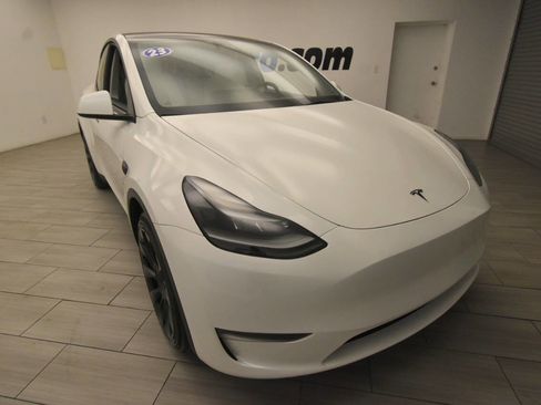 Used 2023 Tesla Model Y AWD image 7