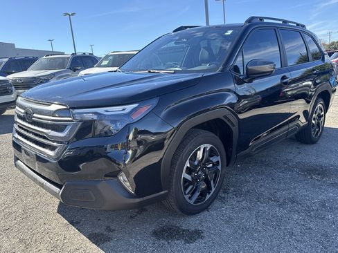 Certified 2025 Subaru Forester Premium image 7