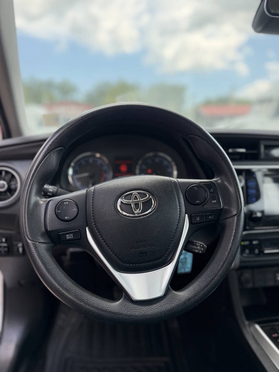 Used 2019 Toyota Corolla LE FWD image 16