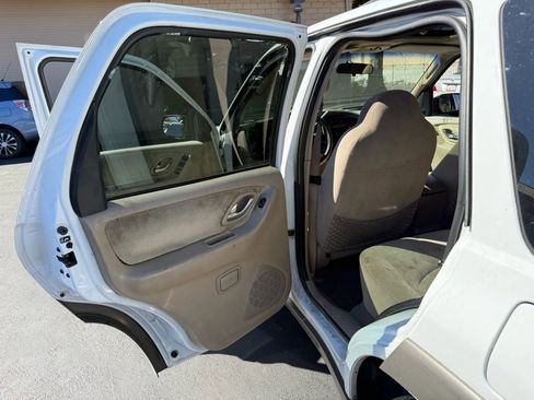 Used 2001 MAZDA Tribute ES image 10