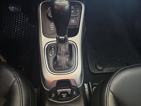 Used 2020 Jeep Compass Latitude w/ Cold Weather Group AWD/4WD image 24
