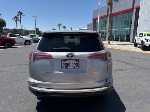 Used 2018 Toyota RAV4 LE FWD image 6
