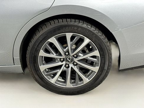 Used 2023 Lexus ES 350 w/ Premium Package FWD image 9