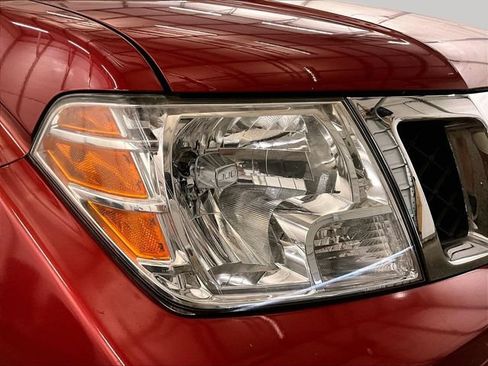 Used 2015 Nissan Frontier SV AWD/4WD image 27
