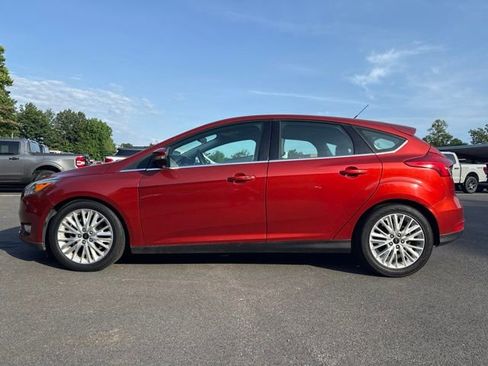 Used 2018 Ford Focus Titanium FWD image 2