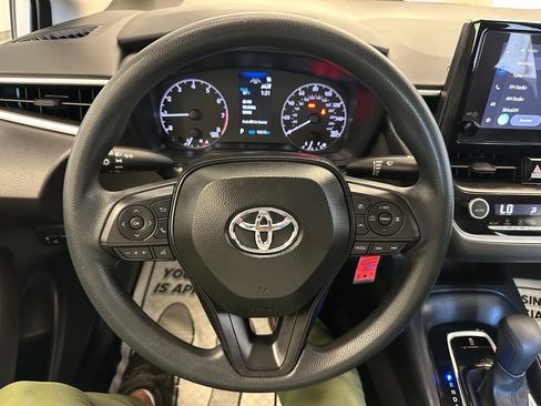 Used 2025 Toyota Corolla LE FWD image 2