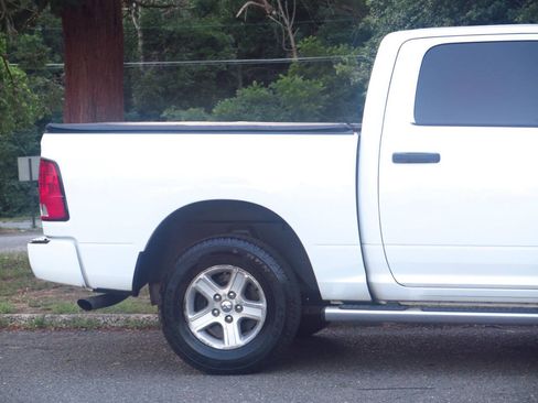 Used 2017 RAM 1500 Express AWD/4WD image 32