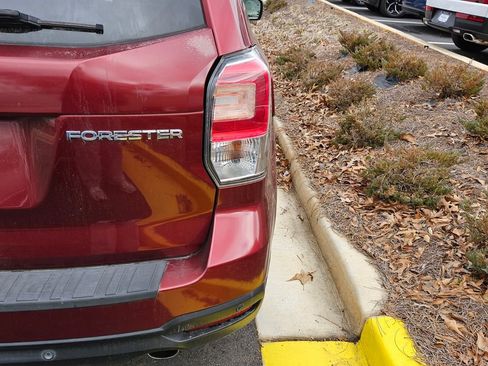 Used 2018 Subaru Forester 2.5i Touring w/ Popular Package #3B image 7