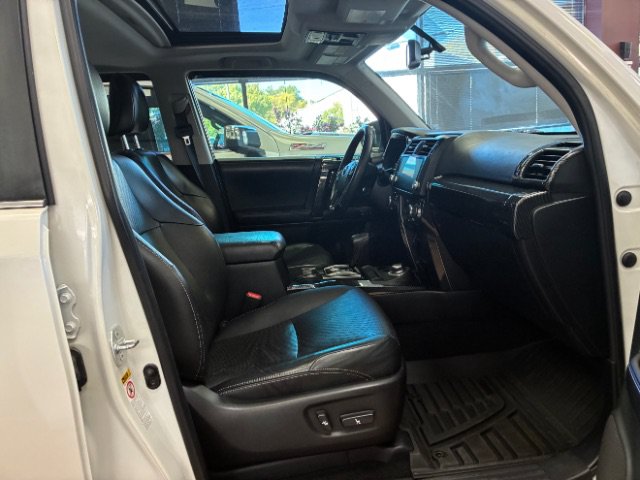 Used 2016 Toyota 4Runner Limited AWD/4WD image 33