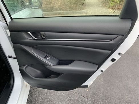 Used 2022 Honda Accord Sport image 11