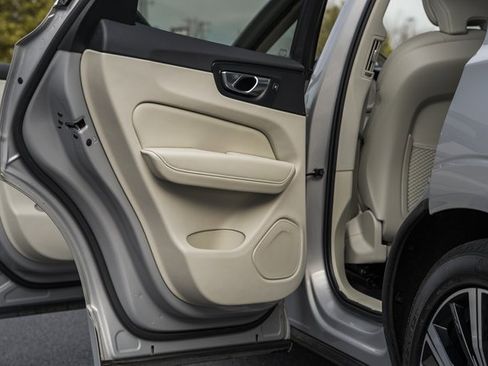 Used 2022 Volvo XC60 T8 Inscription w/ Advanced Package image 35