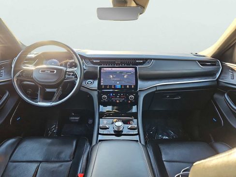 Used 2022 Jeep Grand Cherokee Overland w/ Luxury Tech Group IV image 11