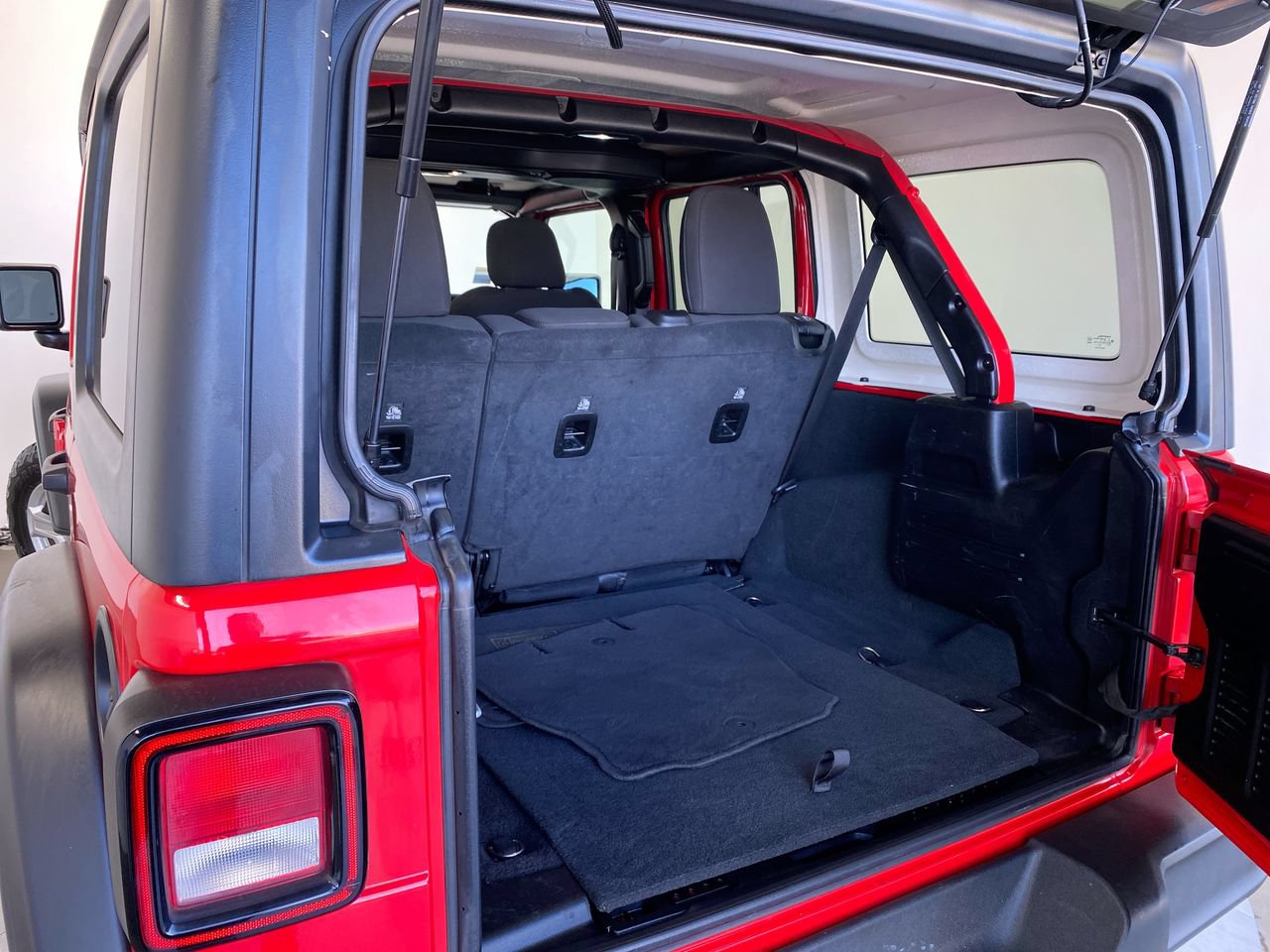 Used 2022 Jeep Wrangler Unlimited Sport AWD/4WD image 15