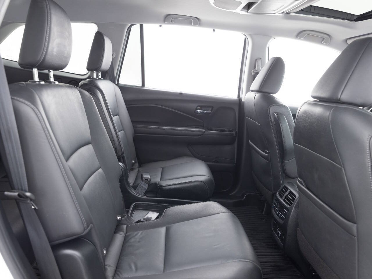 Used 2021 Honda Pilot Touring image 29