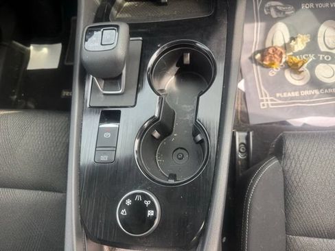 Used 2025 Nissan Rogue SV AWD/4WD image 7