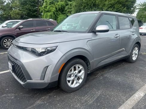 Used 2024 Kia Soul LX w/ Option Group 015 FWD image 1
