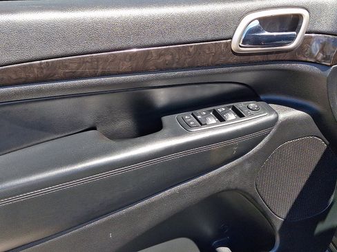 Used 2012 Jeep Grand Cherokee Laredo AWD/4WD image 12