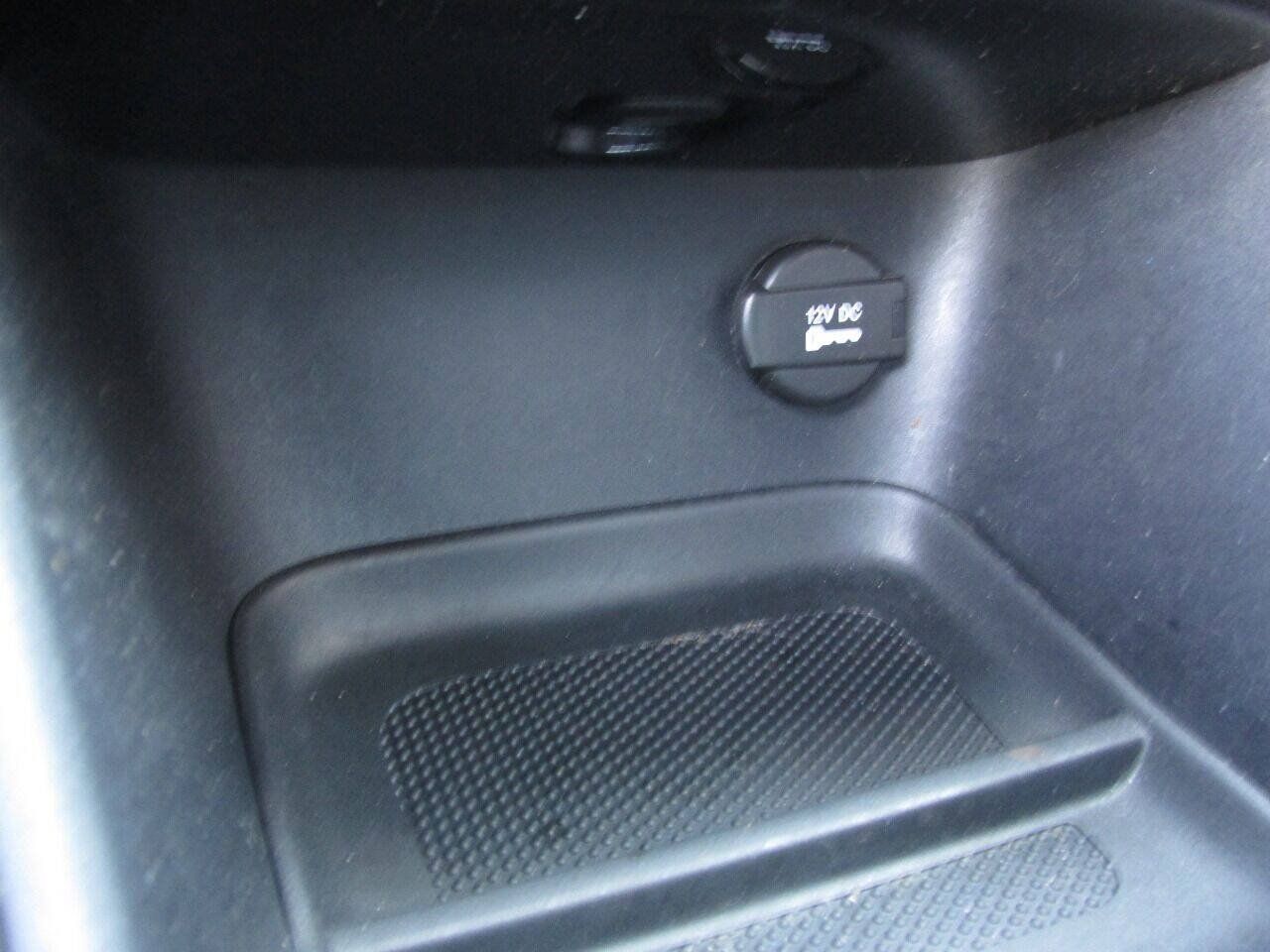 Used 2013 Chrysler 200 Touring FWD image 23