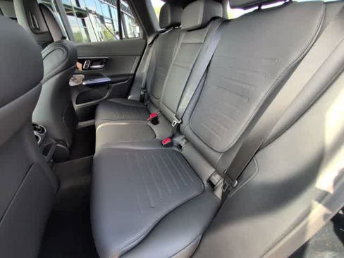 Used 2026 Mercedes-Benz GLC 300 image 19