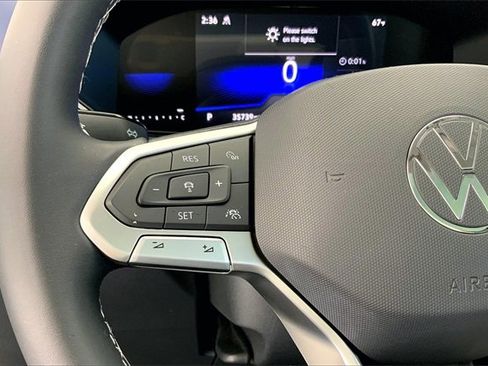 Certified 2023 Volkswagen Taos SE w/ Panoramic Sunroof Package image 18