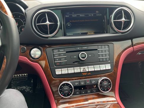 Used 2019 Mercedes-Benz SL 550 image 21