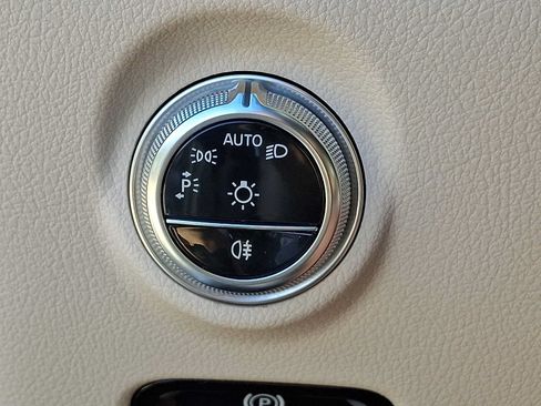 Used 2024 Mercedes-Benz C 300 4MATIC Sedan image 21
