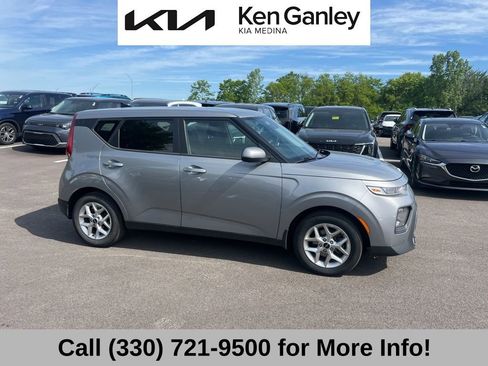 Certified 2022 Kia Soul LX w/ Technology Package FWD image 5
