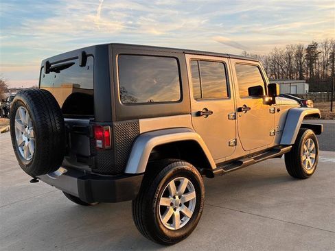 Used 2018 Jeep Wrangler Unlimited Sahara w/ Connectivity Group image 5