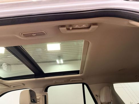 Used 2023 Ford Expedition Limited image 10