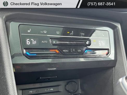 Used 2024 Volkswagen Tiguan SE w/ Panoramic Sunroof Package image 41