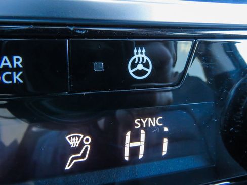 Used 2022 Nissan Pathfinder SL w/ SL Premium Package image 17