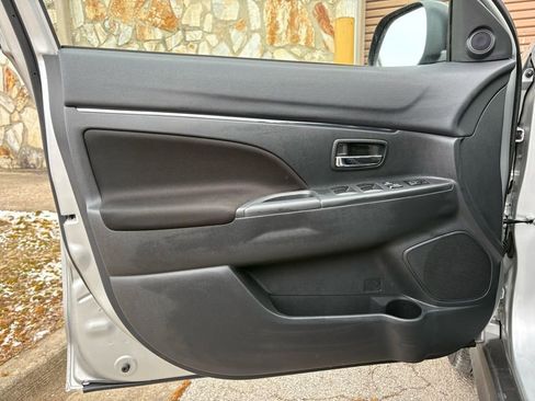 Used 2025 Mitsubishi Outlander Sport ES AWD/4WD image 19