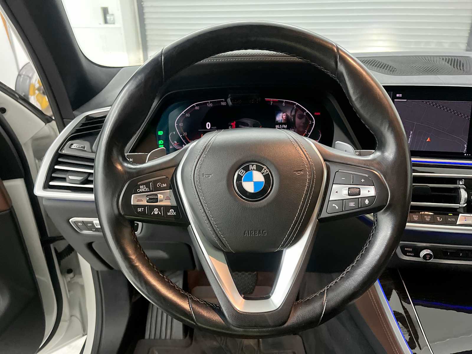 Used 2020 BMW X5 xDrive40i w/ Premium Package AWD/4WD image 17