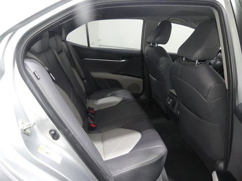 Used 2018 Toyota Camry XLE FWD image 28